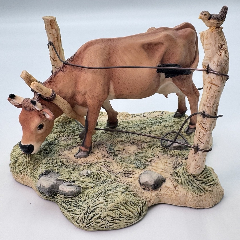 Lowell Davis Schmid GRASS IS ALWAYS GREENER Figurine Milk Cow 225367 1991 BFA